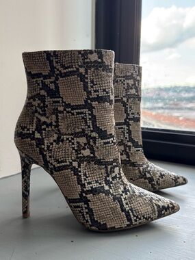 Express Snake-Print Pointed Stiletto Ankle Boots - Black & Cream
